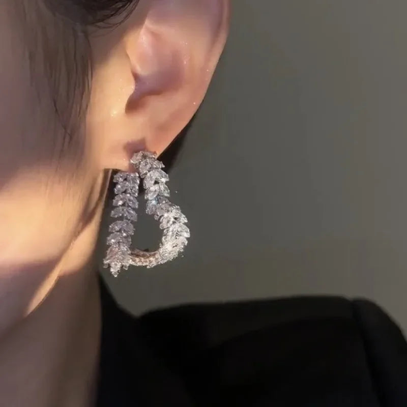 Korean Style Light Luxury Heavy Industry Love Niche Design Full of Zircon Leaves High-end Earrings for Women Jewelry.