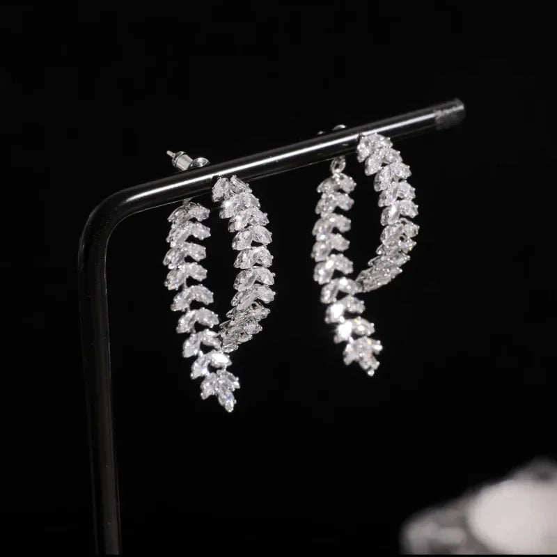 Korean Style Light Luxury Heavy Industry Love Niche Design Full of Zircon Leaves High-end Earrings for Women Jewelry.